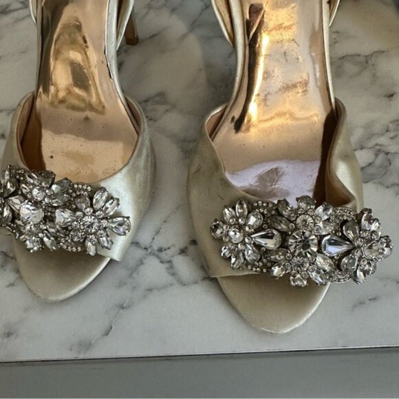 Badgley Mischka- Giana Pump Embellished Heels Size 7 Champaign Color - Picture 5 of 12